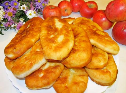Вкусные и тонкие пирожки с картошкой жареные на сковороде