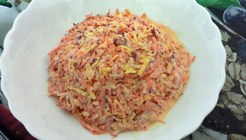 Рецепт салата из редиски с сыром и чесноком